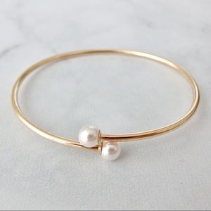 Pearl bypass flex bangle 14k gold filled
